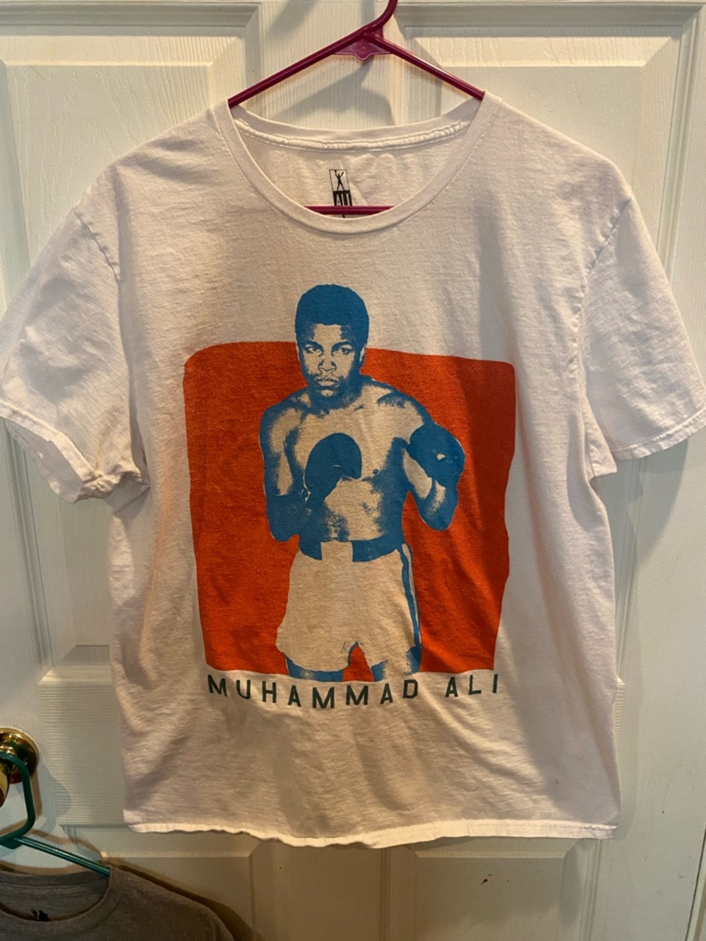 Muhammad Ali Graphic Tee - White with Blue & Orange Print size L